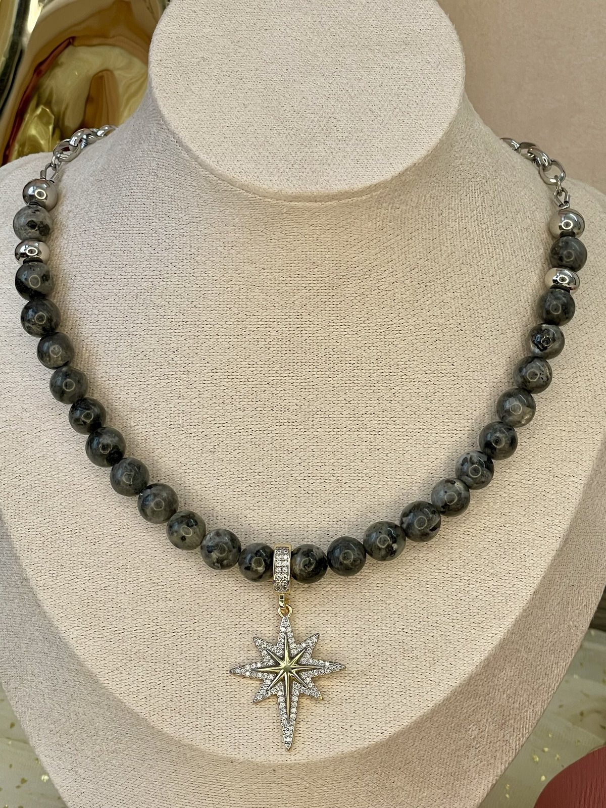 Collar Larvikita gris 6mm/8mm