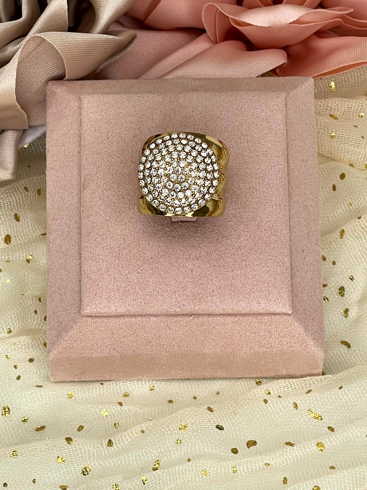 Anillo Bold con Círculo de Cristales