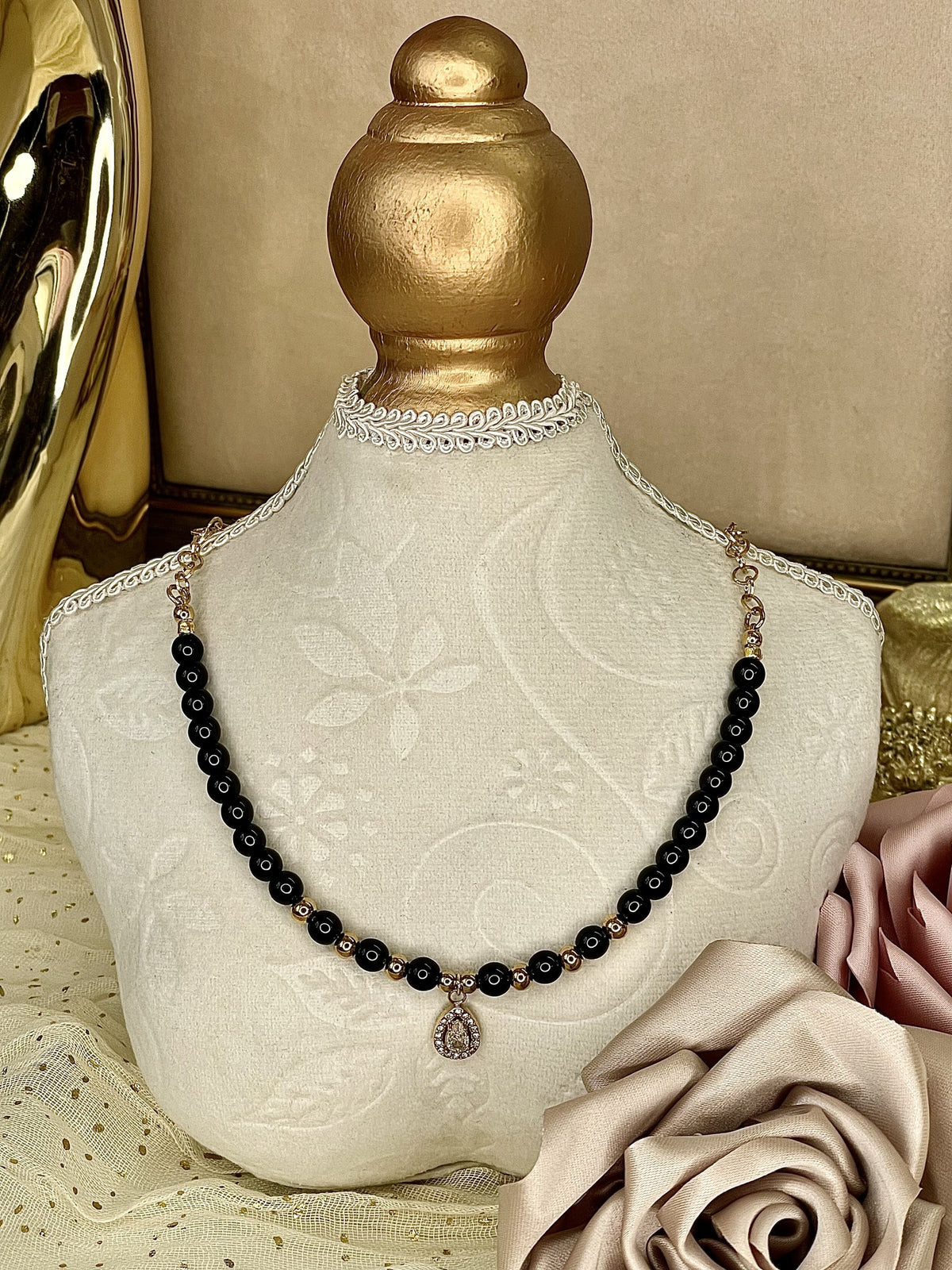 Collar Elegance Black & Gold