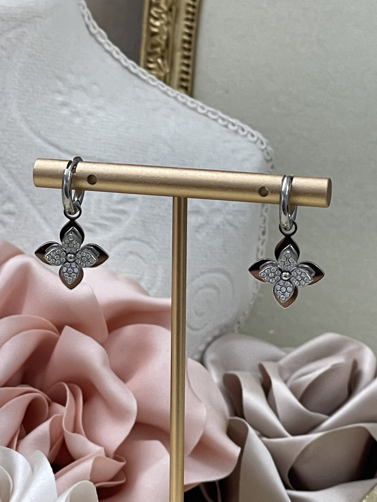 Pendientes Colgantes Flor de Trébol (Oro)