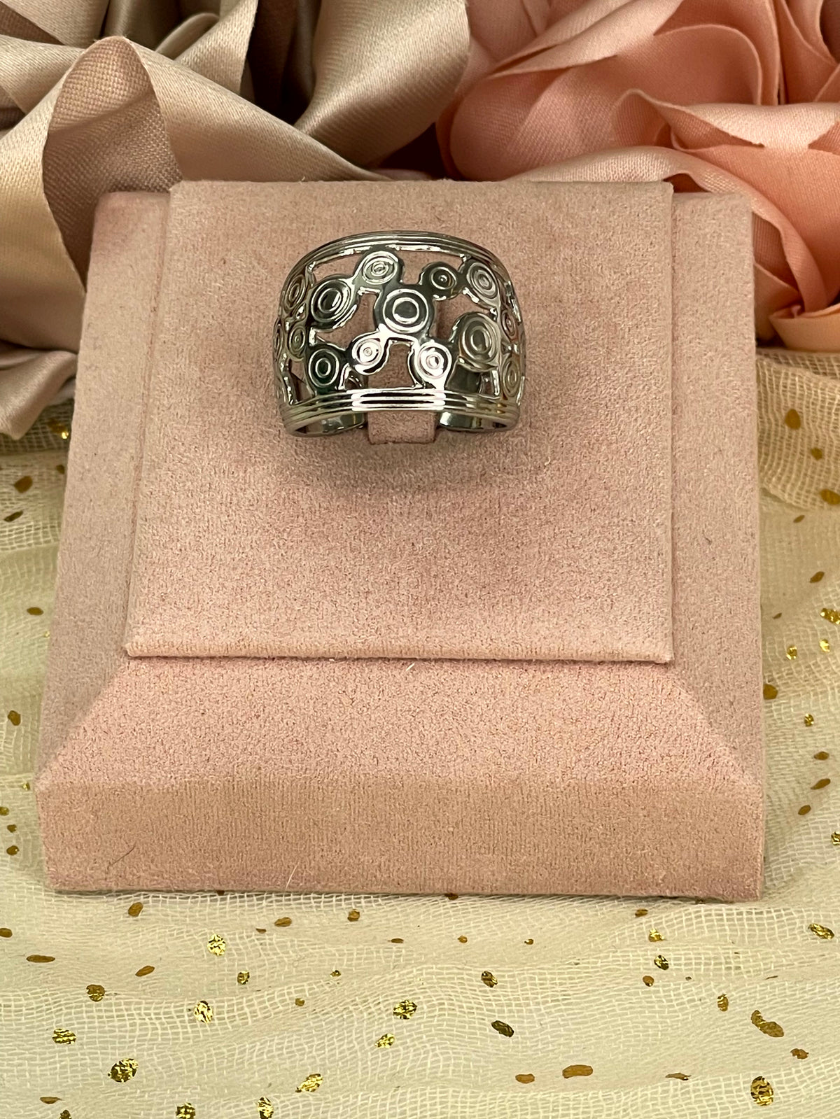 Anillo Gala de Círculos Entrelazados