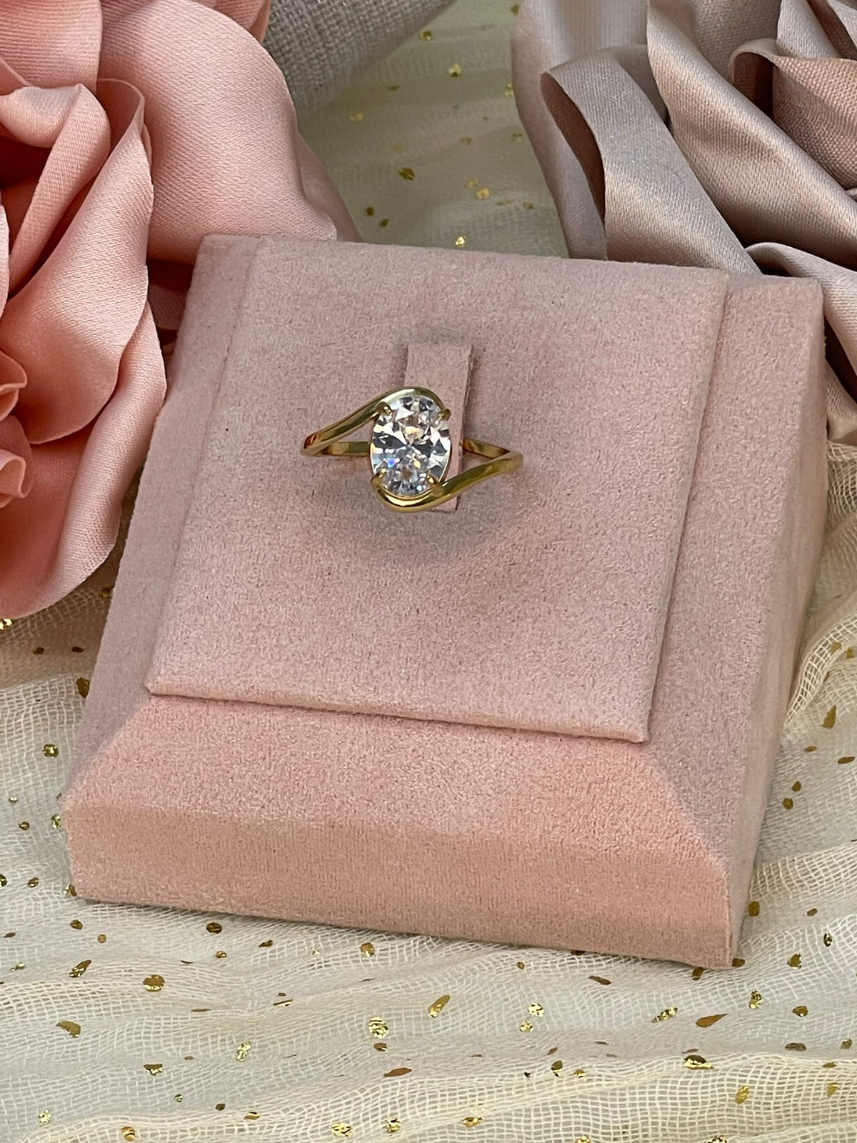 Anillo Bypass con Cristal Oval