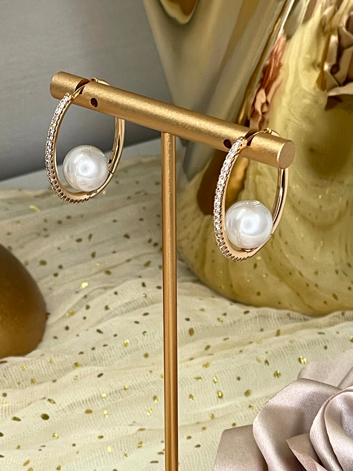Pendientes Luna Blanca en Dorado