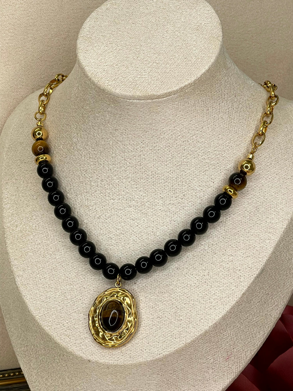 Collar Medallón Ojo de Tigre & Ónix
