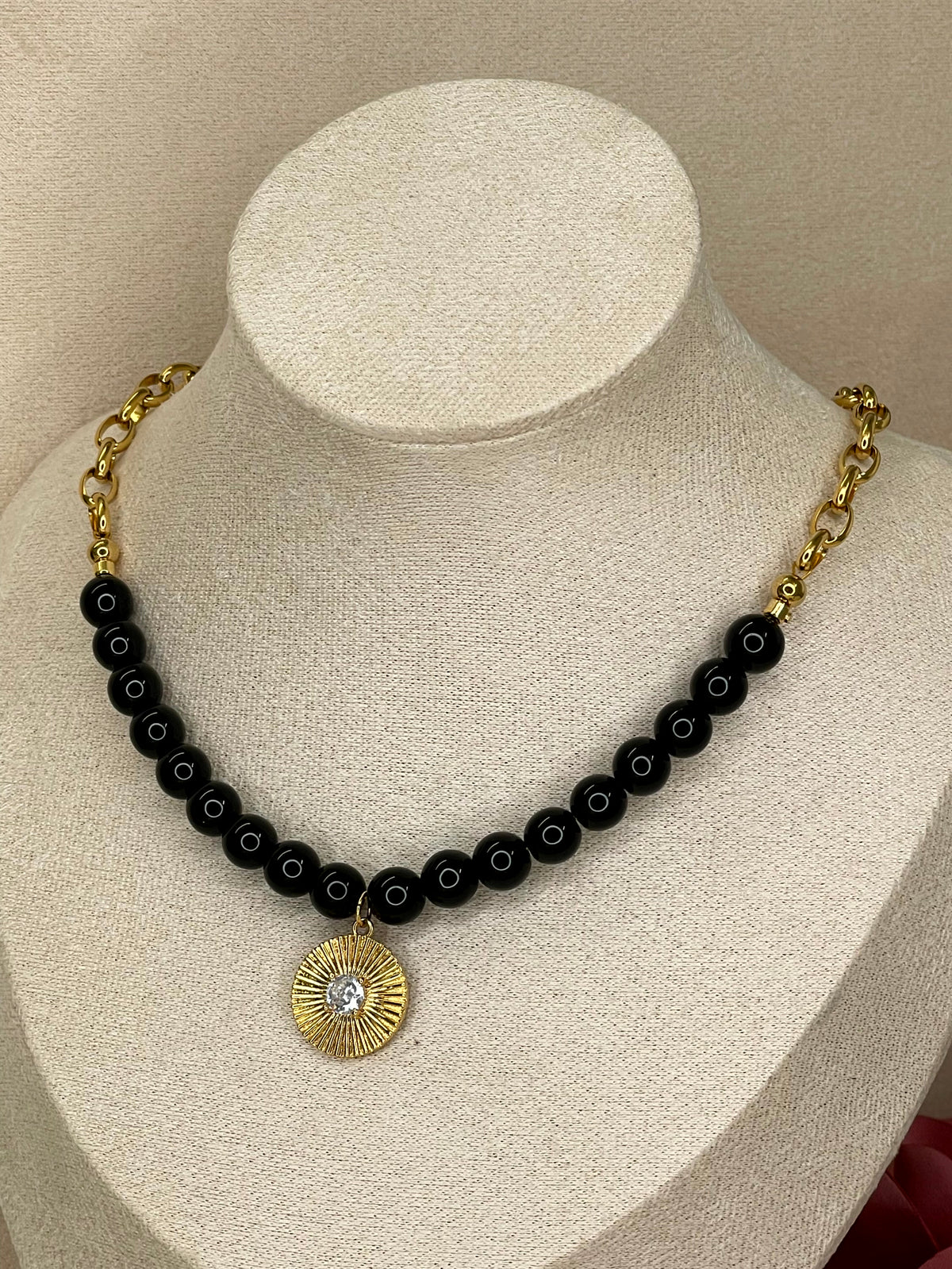 Collar Eclipse Dorado